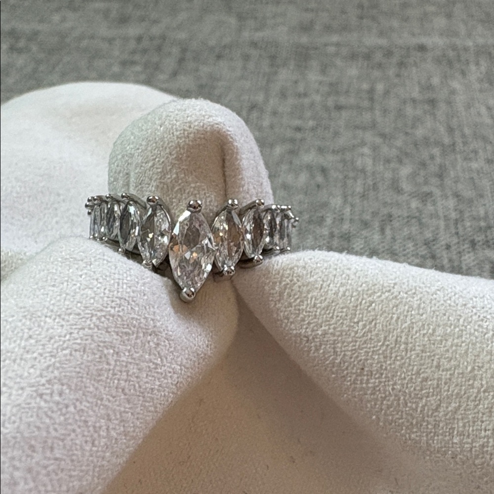 Elegant Silver infinity band Women's Ring Approximate size 6.75 MAKE ME AN OFFER